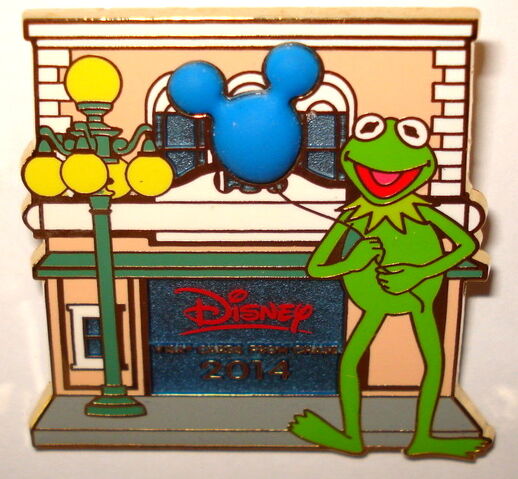 File:Kermit chase pin.jpg