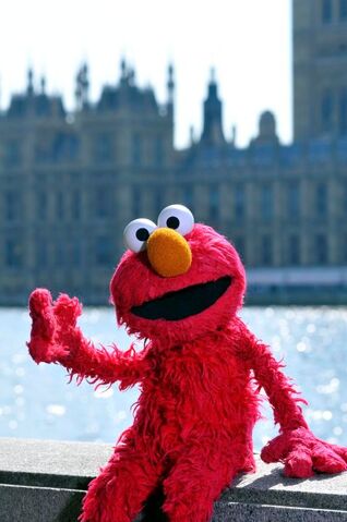 File:Elmo London 2.jpg
