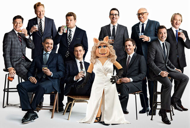 File:Late-night-queen-miss-piggy.jpg