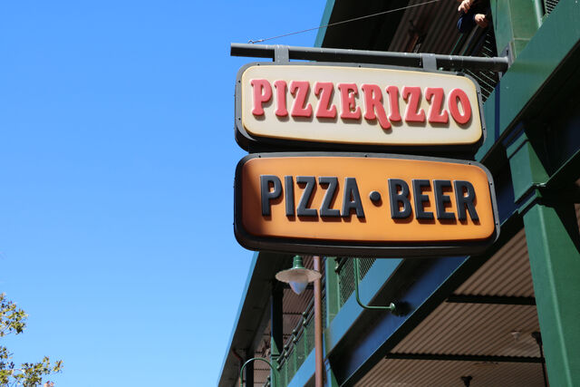 File:PizzeRizzo exterior 02.jpg