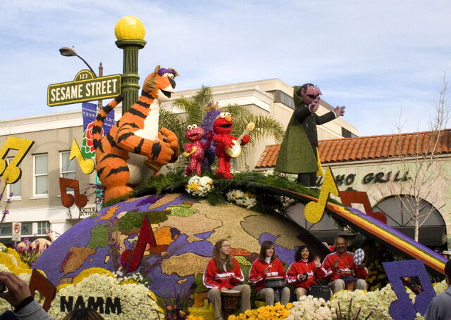 File:Roseparade2008.jpg