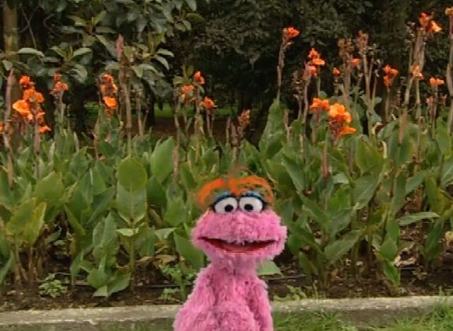 File:LolaAventuraGarden.jpg