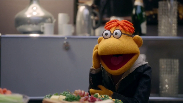 File:TheMuppets-S01E08-ScooterArms03.png