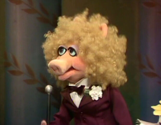 File:Annie-sue-purple-tux.jpg