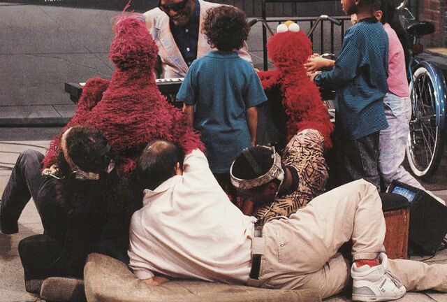 File:Muppeteers2.jpg