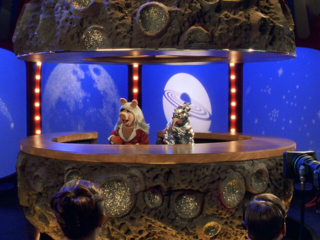 File:UFO Mania set.jpg