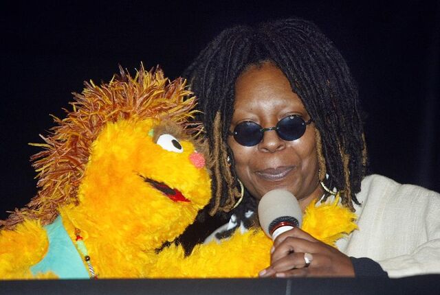 File:NYC-TownhallMeeting-UnitedNations-WorldAidsDay-WhoopiGoldberg-Kami-(2002-11-26).jpg