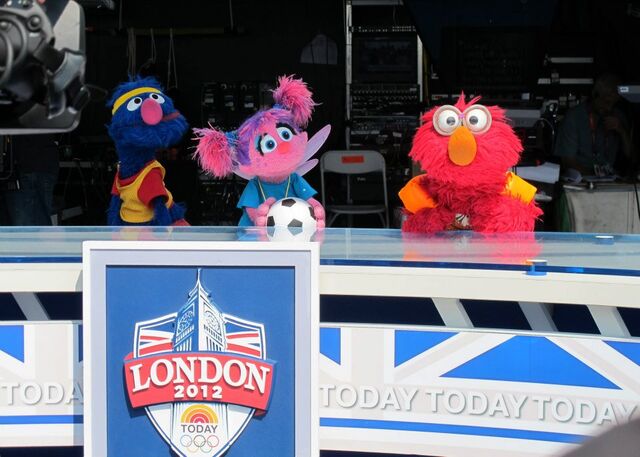 File:GroverAbbyElmo-TodayShow-(08.09.2012).jpg