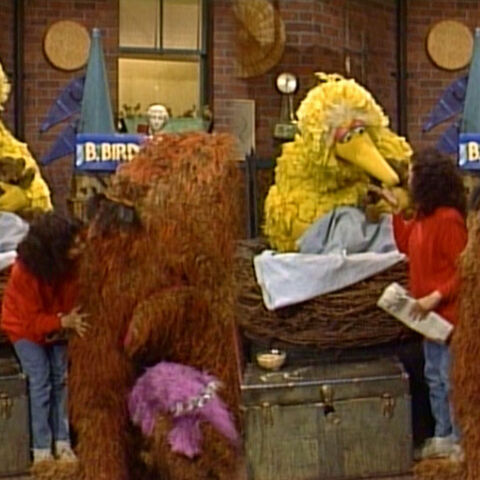 File:Kiss maria big bird snuffy.jpg
