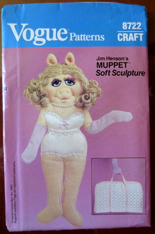 File:Vogue piggy soft sculpture wardrobe 3.jpg