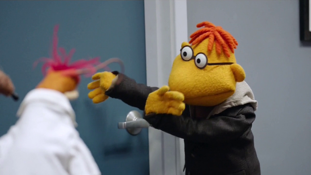 File:TheMuppets-S01E08-ScooterArms02.png