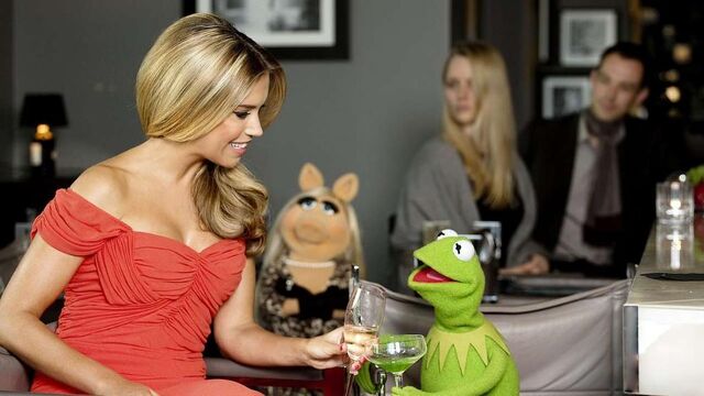 File:BILD-SylvieMeis-mit-Kermit-in-Berlin-(2014)-04.jpg