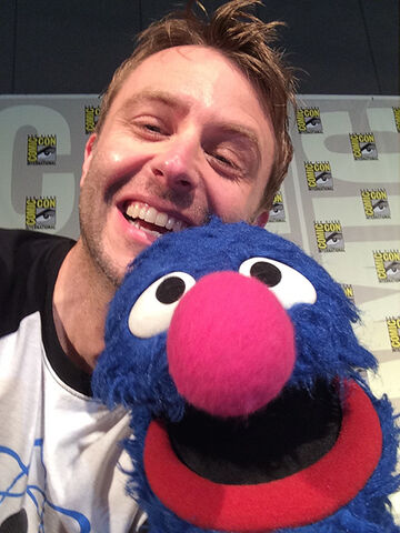 File:Chris Hardwick and Grover.jpg