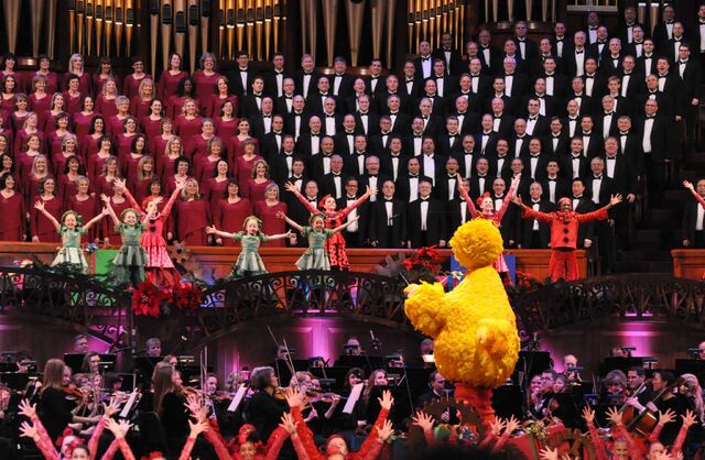 File:MormonTabernacleChoir-BigBirdConducting-(2014).jpg