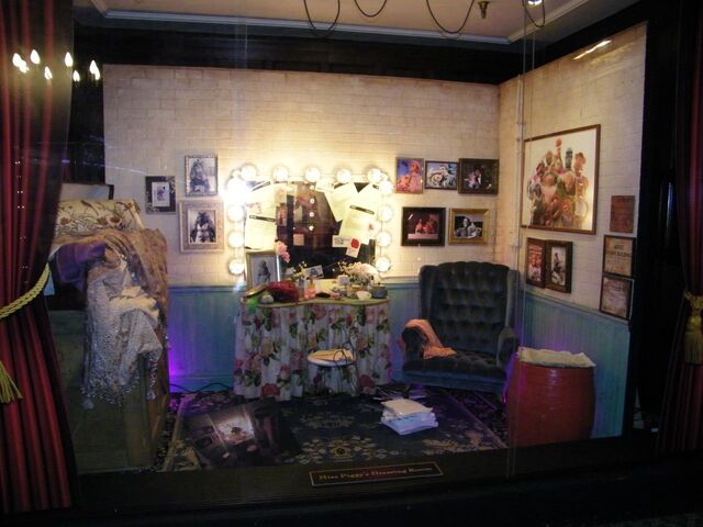 File:Piggy's dressing room full.jpg