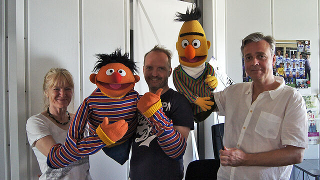 File:Sesamstraße-Ernie&Bert&Performers-(2012-07-26).jpg