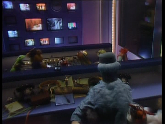 File:TheFantasticMissPiggyShow-SamGoof.png
