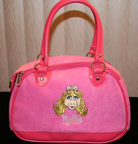 File:Misspiggypurse.jpg