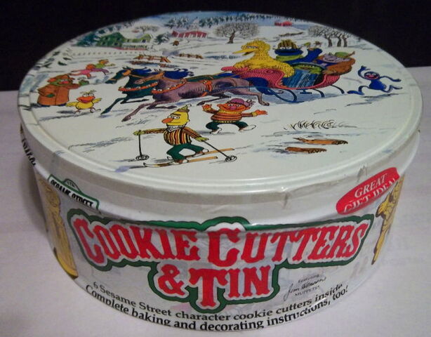 File:Wilton 1979 cookie cutters tin 2.jpg