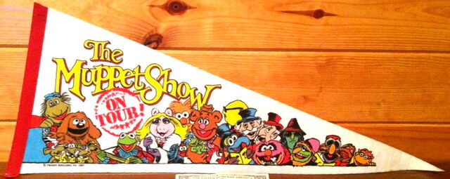File:Muppet show on tour 1984 pennant cast.jpg