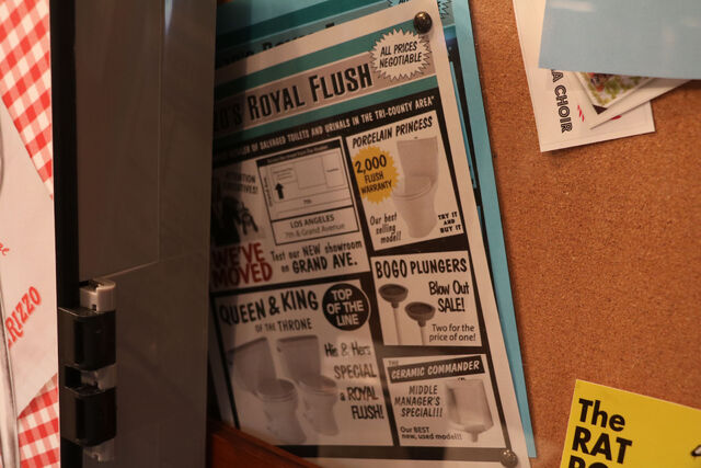 File:PizzeRizzo bulletin board 06.jpg