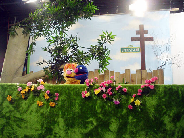 File:Ollie and Grover.jpg
