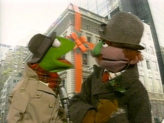 File:1996-scarf-elmo-saves-xmas.png