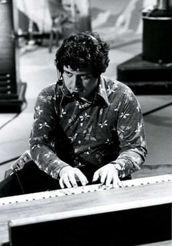 File:JoeRaposoatkeyboard.jpg