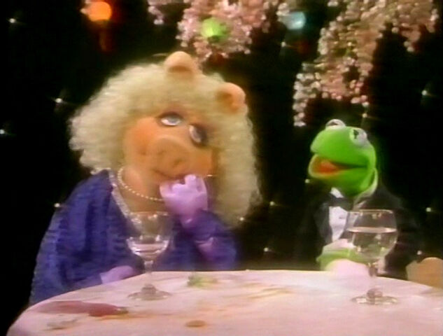 File:Playhouse-KermPiggy15.jpg
