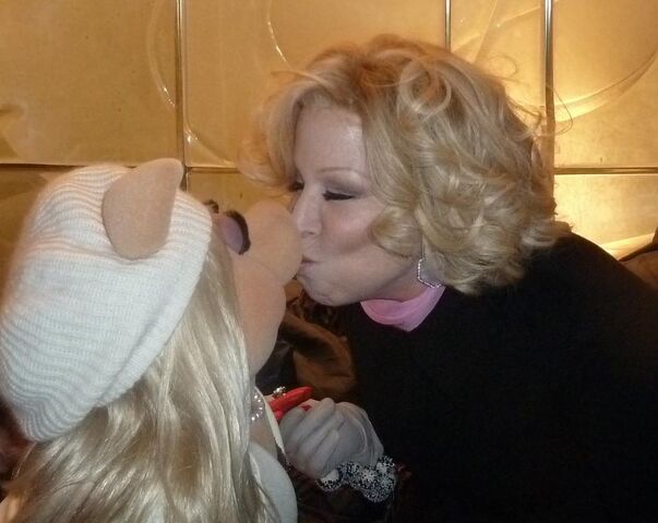 File:Bettemidler.jpg