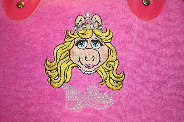 File:Misspiggypurse2.jpg