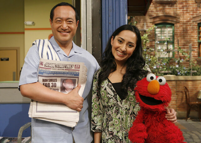 File:Leela, Alan and Elmo.jpg