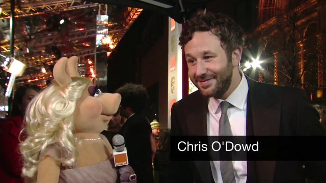 File:BAFTA-Awards-2012-MissPiggy&ChrisODowd.png