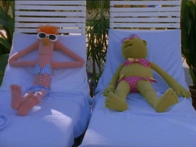 File:MuppetsTonight-BikiniBeaker&Bunsen.png