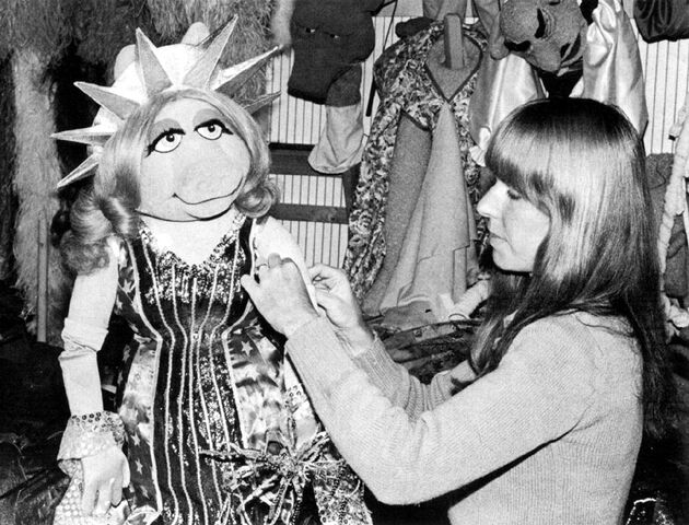 File:Piggy-liberty-pollysmith.jpg