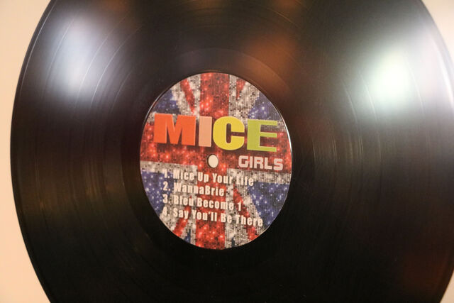 File:PizzeRizzo record 09.jpg