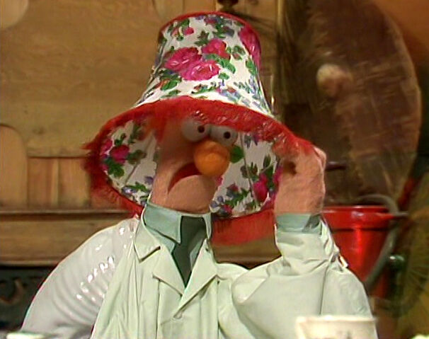 File:Beaker-Lampshade.jpg