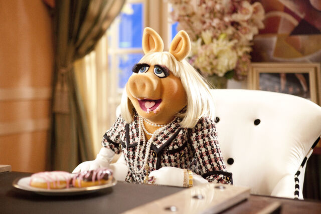 File:Muppets2011stillpiggy.jpg