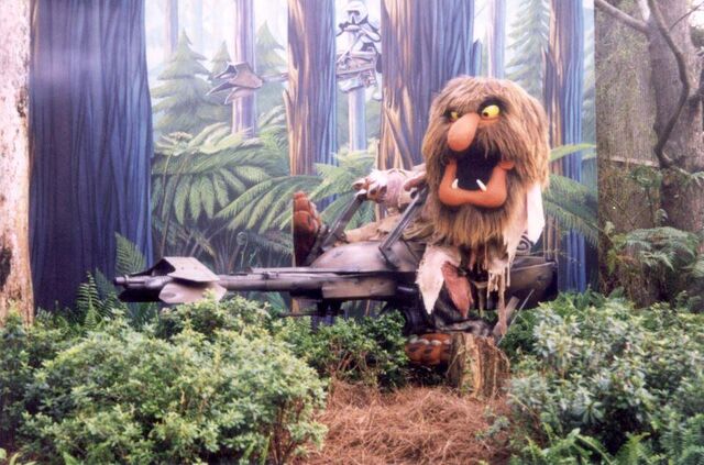 File:StarWars-SpeederbikeSweetums.jpg