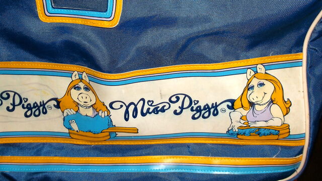 File:Travel bag mp2.jpg