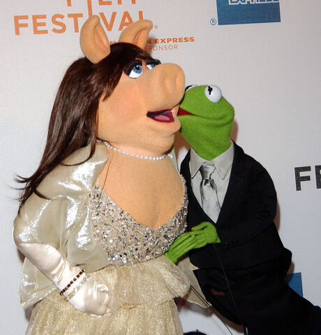File:TribecaKiss-(2005).jpg