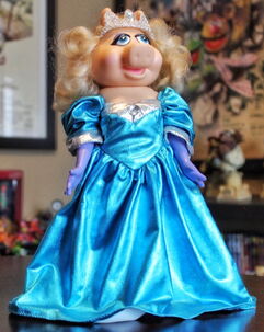 File:Direct connect 1989 miss piggy fantasy dress-up doll princess.jpg