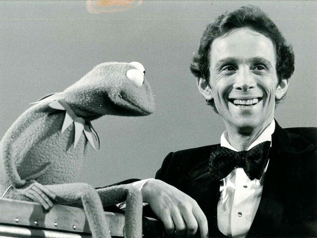 File:Joel Grey04.jpg