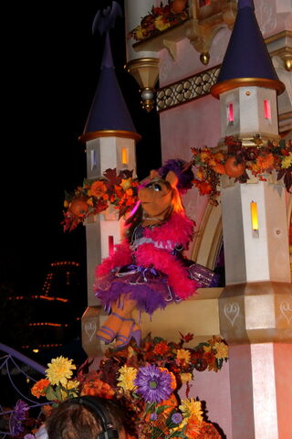 File:Piggy cavalcade 3.jpg