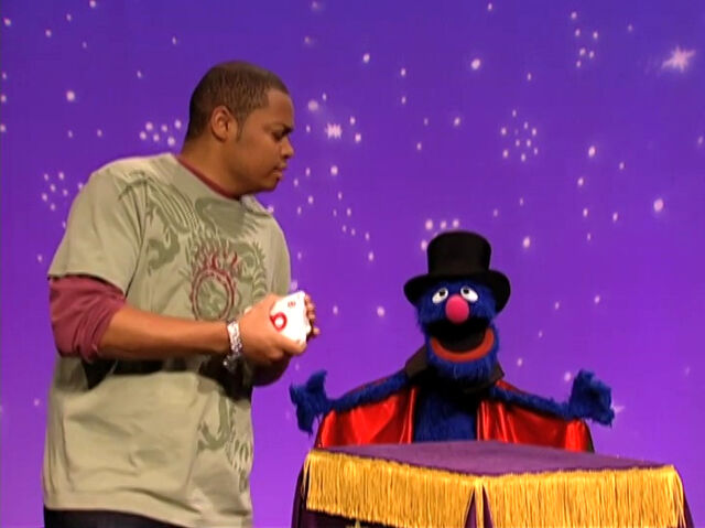 File:Grover.magician.jpg
