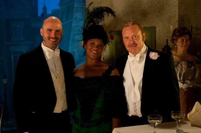 File:At the opera 02.jpg