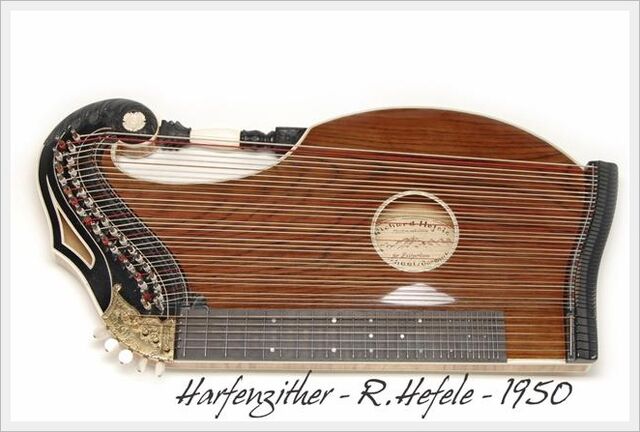 Datei:Harfenzither-R.-Hefele,-BJ-1950-b.jpg