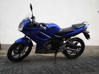 Blaue Honda CBR 125R