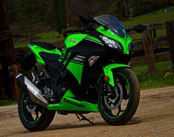 File:13 ninja300-cbr250r-44.jpg