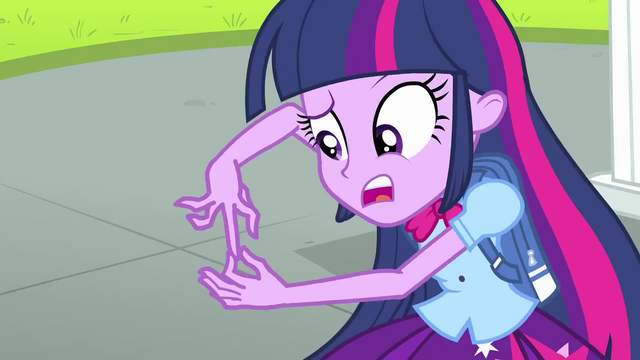 Archivo:Twilight examining her fingers EG.png